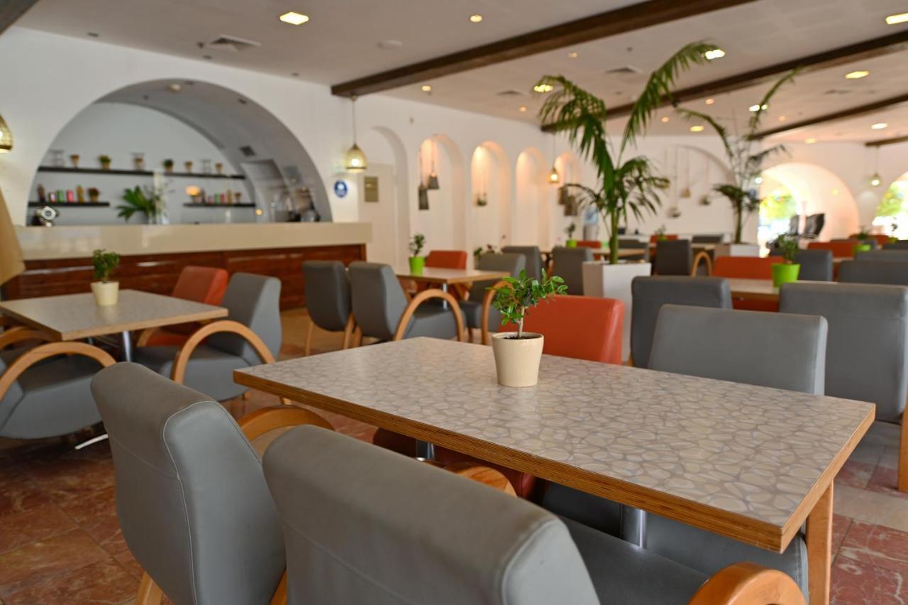 Club In Eilat - Coral Beach Villa Resort ภายนอก รูปภาพ